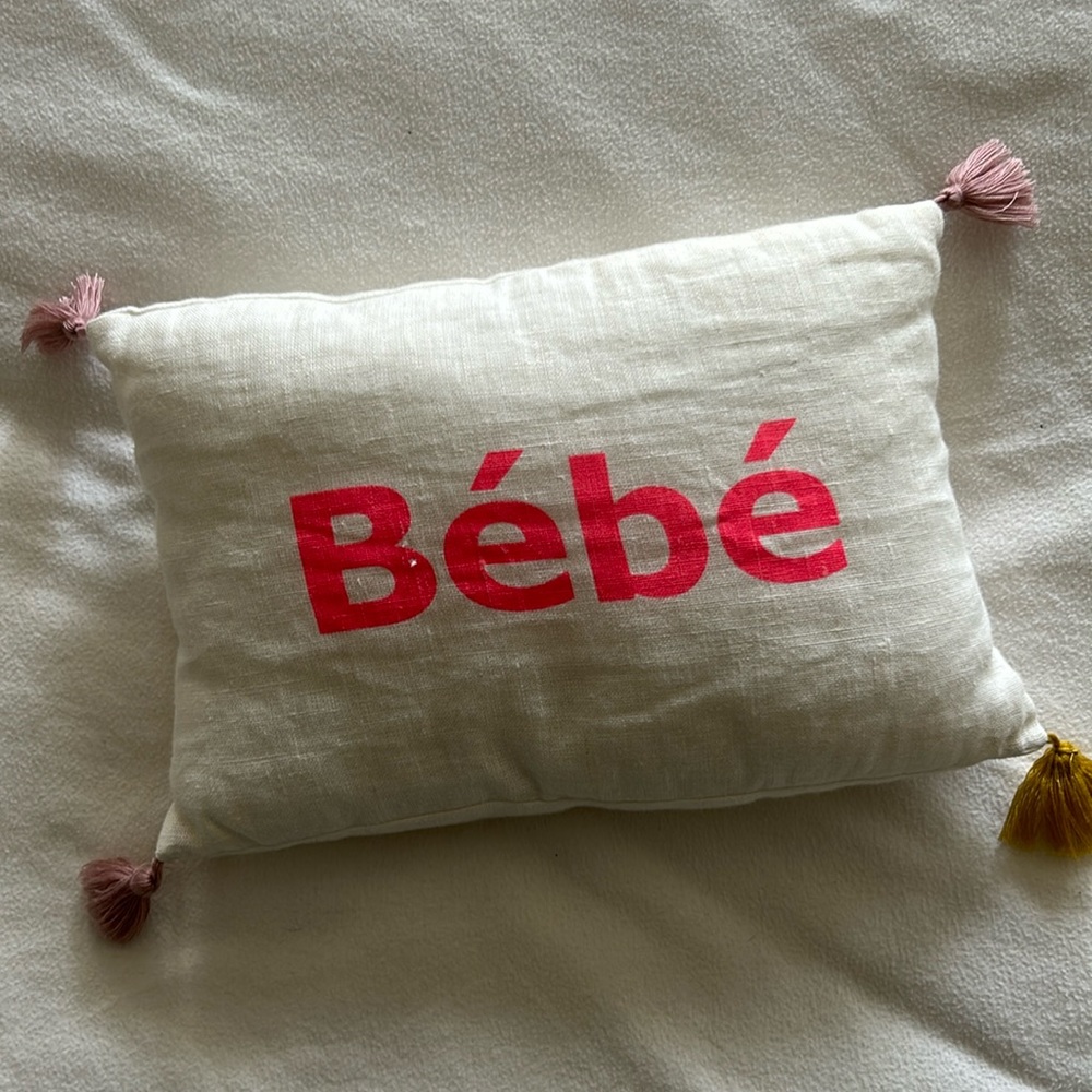 Linen pillow with tassels.